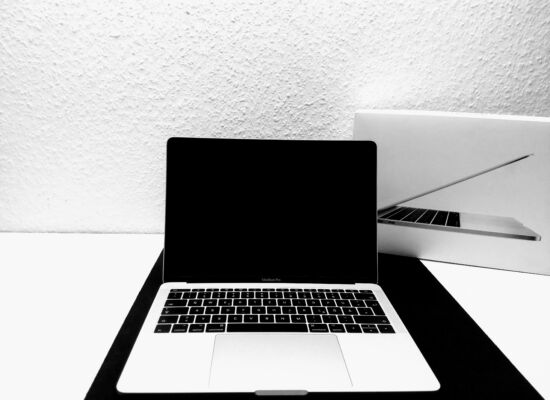 MacBook Pro (Retina, 13 Zoll, Mitte 2017)